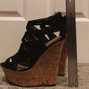 Very comfortable very high heels.